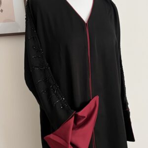 Abaya Layla – Noir Intense & Revers Grenat
