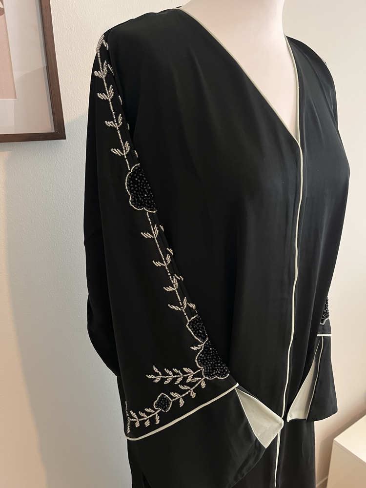 Abaya Farah – Noir & Contraste Menthe Douce